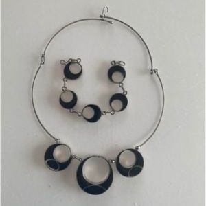 Reversible Black & White Necklace & Bracelet